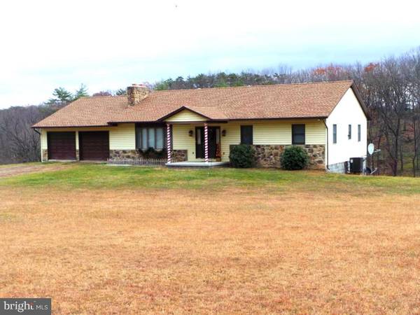 8713 VALLEY RD, Berkeley Springs, WV 25411