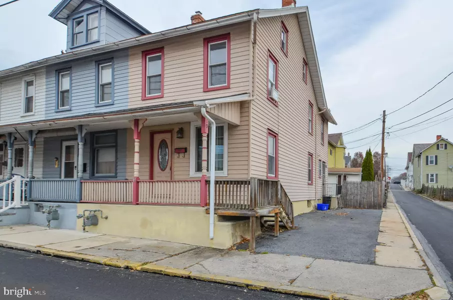 19 RAILROAD ST, Catasauqua, PA 18032