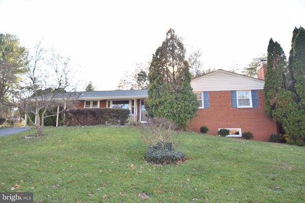 8904 BARNETT ST, Manassas, VA 20110