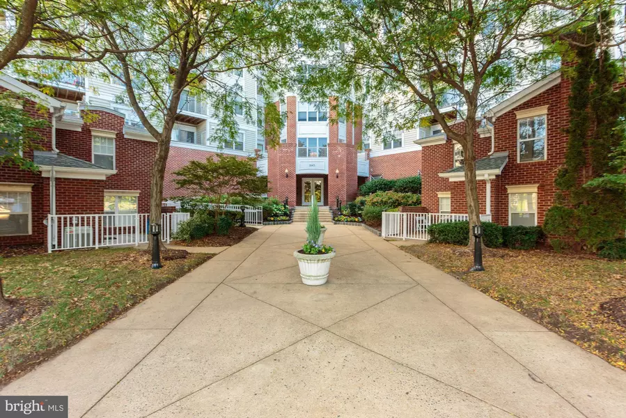 1645 INTERNATIONAL DR #425, Mclean, VA 22102