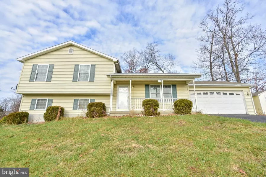 27 CROCKETT, Martinsburg, WV 25405