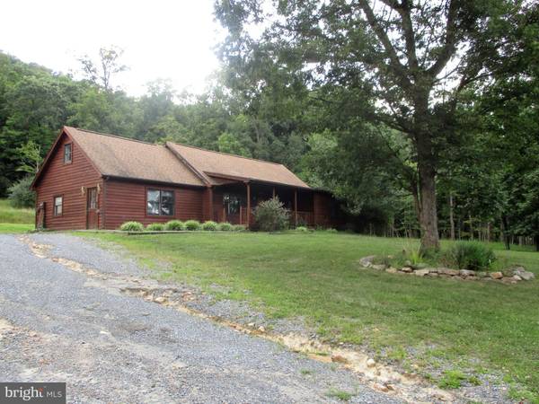 8034 VALLEY RD, Berkeley Springs, WV 25411