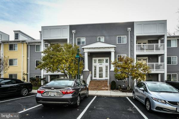 Arlington, VA 22204,4065 S FOUR MILE RUN DR #301