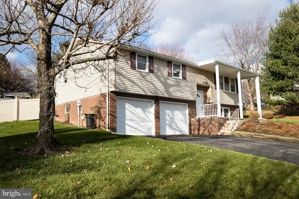 205 TEILA DR, Dallastown, PA 17313