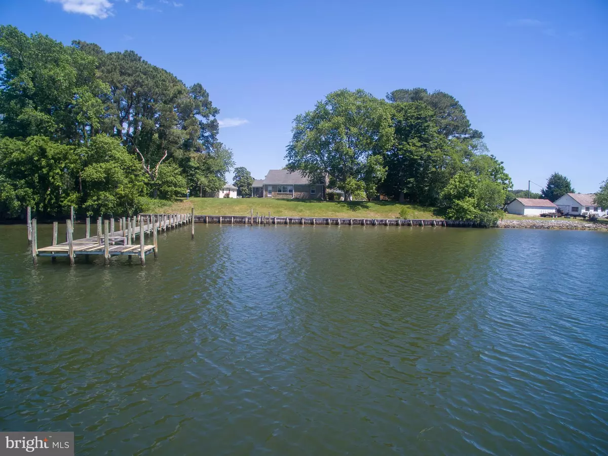 Reedville, VA 22539,858 MAIN ST