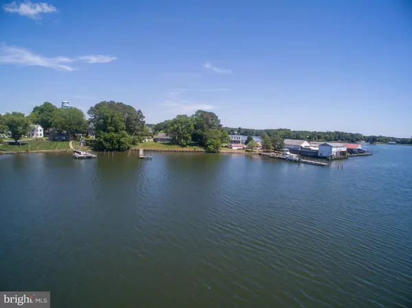Reedville, VA 22539,858 MAIN ST