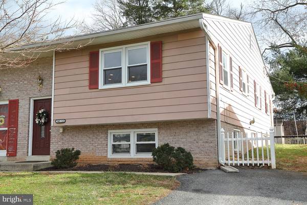 545 1/2 GOLDEN ST, Lititz, PA 17543