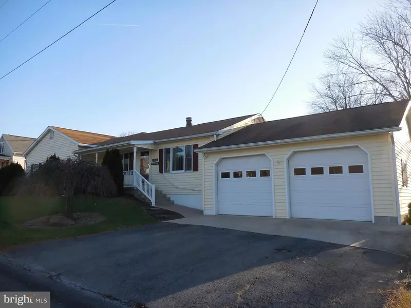 12194 BLUE MOUNTAIN AVE, Waynesboro, PA 17268