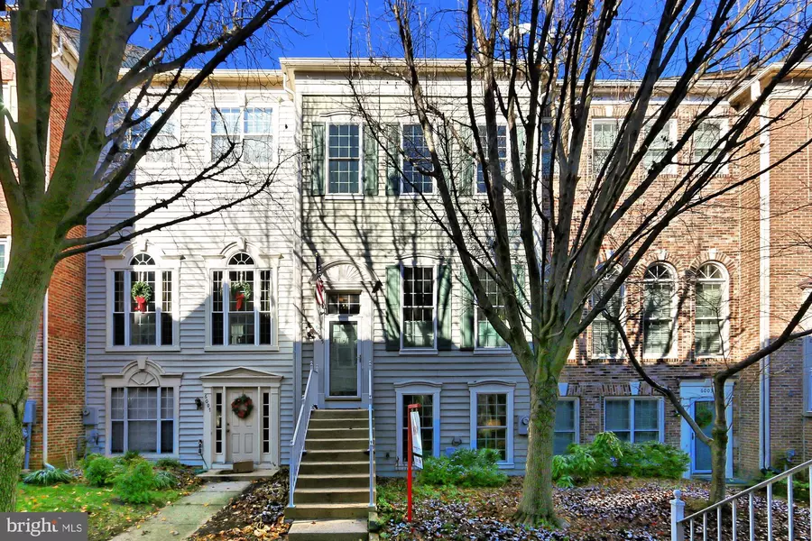 6005 RICKETTS WALK, Alexandria, VA 22312