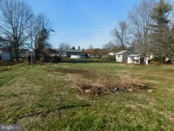 Charles Town, WV 25414,127 DAISY LN