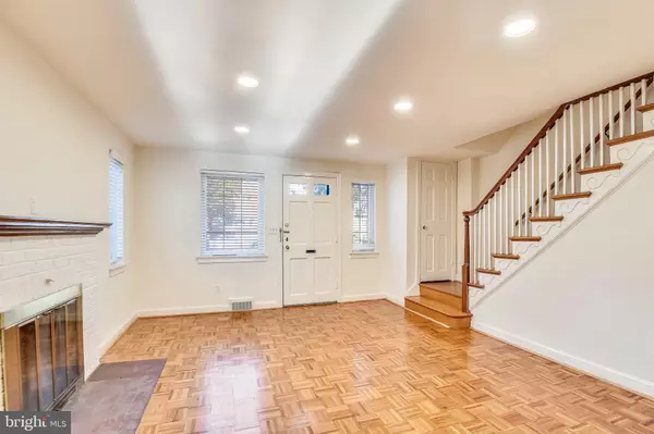 Alexandria, VA 22314,700 DEVON PL