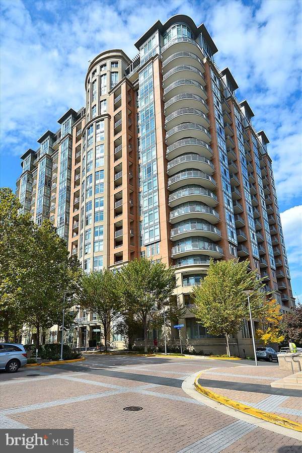 8220 CRESTWOOD HEIGHTS DR #206, Mclean, VA 22102