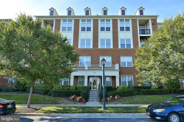 701 FALLSGROVE DR #301, Rockville, MD 20850