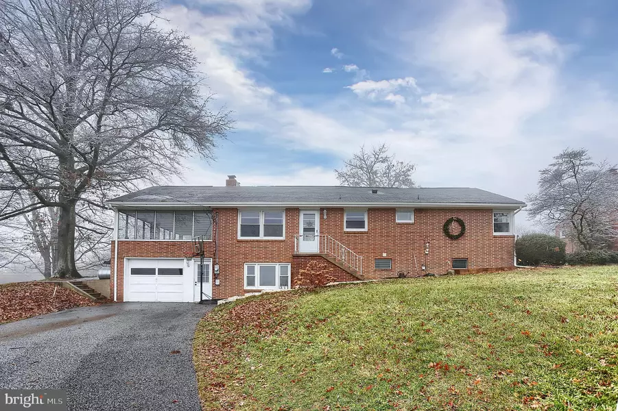 608 HILLCREST DR, Dillsburg, PA 17019