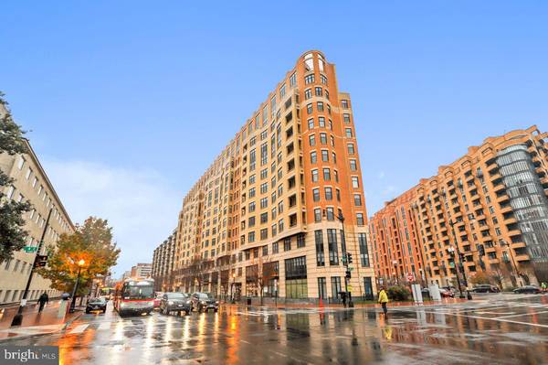 400 MASSACHUSETTS AVE NW #901, Washington, DC 20001