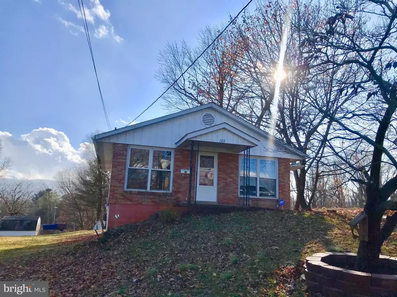 122 W 9TH ST, Front Royal, VA 22630