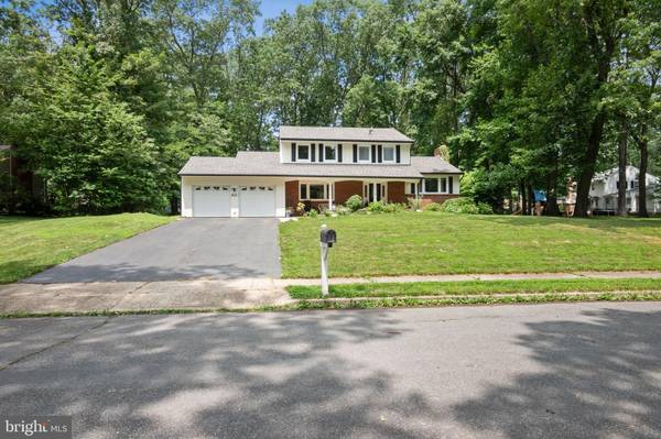 15 CORNWALL DR, Hightstown, NJ 08520