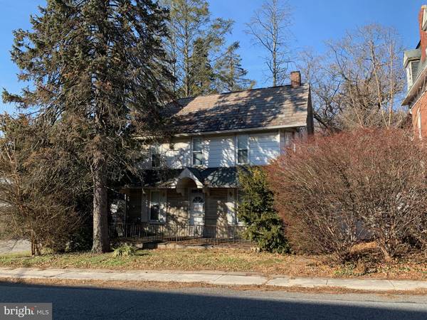 9 W PENNSYLVANIA AVE, Stewartstown, PA 17363