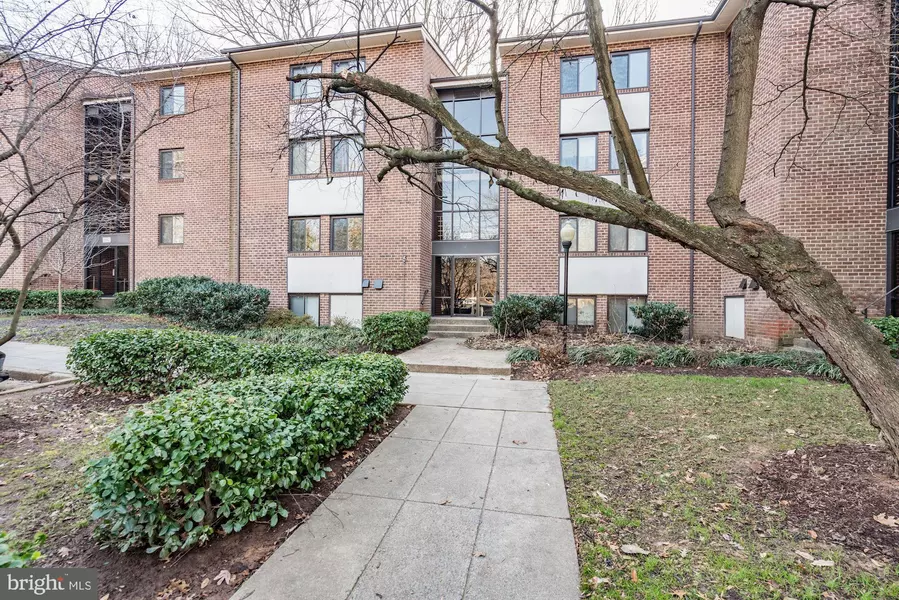 1540 NORTHGATE SQ #1A, Reston, VA 20190