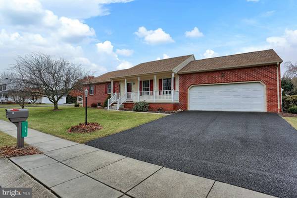 11 ASHFIELD DR, Littlestown, PA 17340