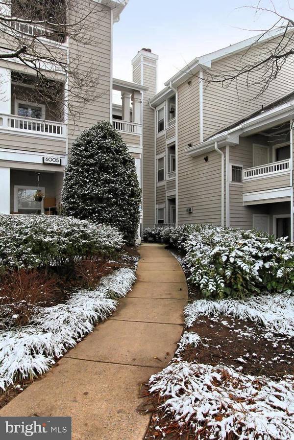 Centreville, VA 20121,6005 ROSEBUD LN #202