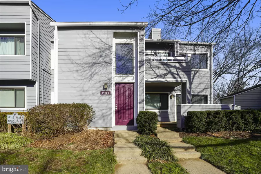 1928-B VILLARIDGE DR, Reston, VA 20191