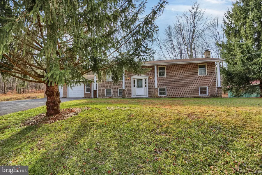 140 FOX HOLLOW RD, Shermans Dale, PA 17090