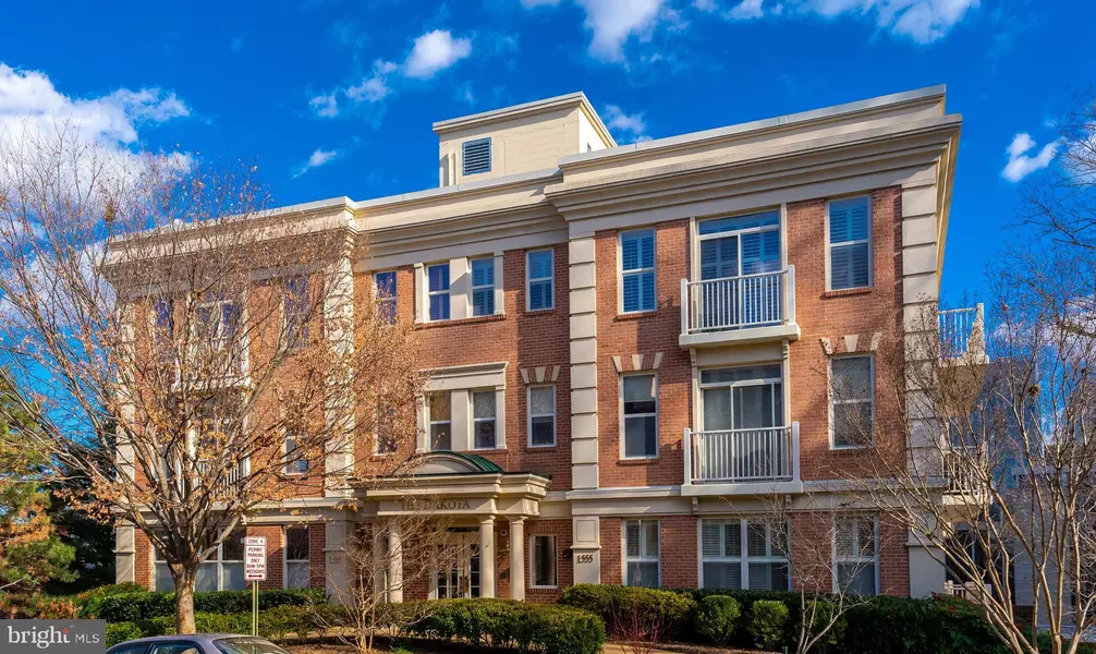 1555 N COLONIAL TER #500, Arlington, VA 22209