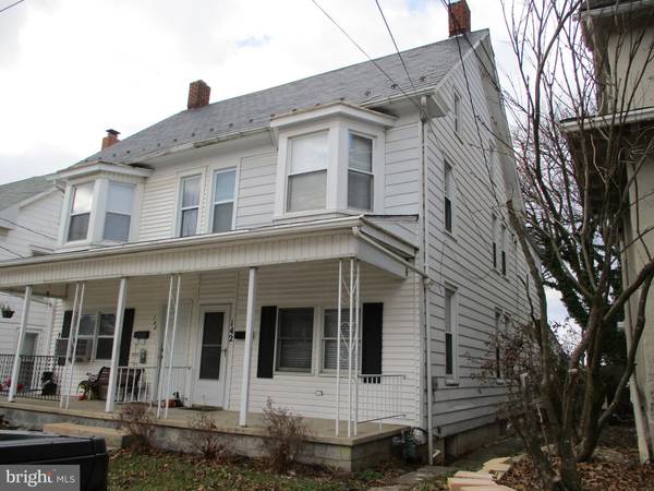 142 N CHARLES ST, Red Lion, PA 17356