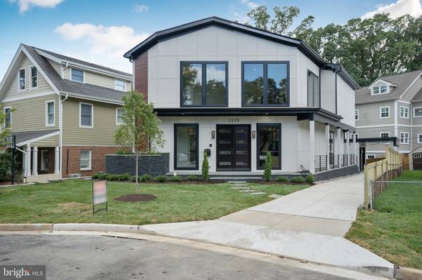 3222 20TH RD N, Arlington, VA 22207