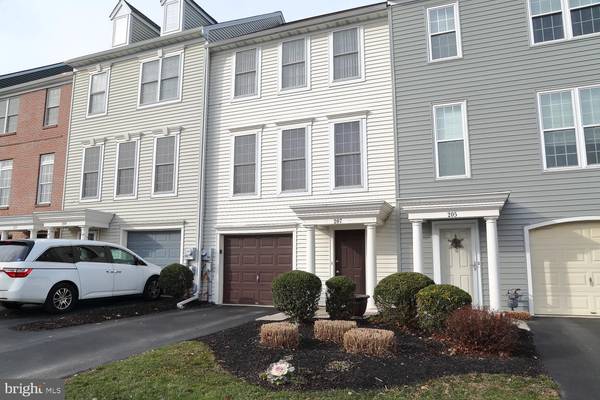 207 LAKESIDE XING, Mount Joy, PA 17552