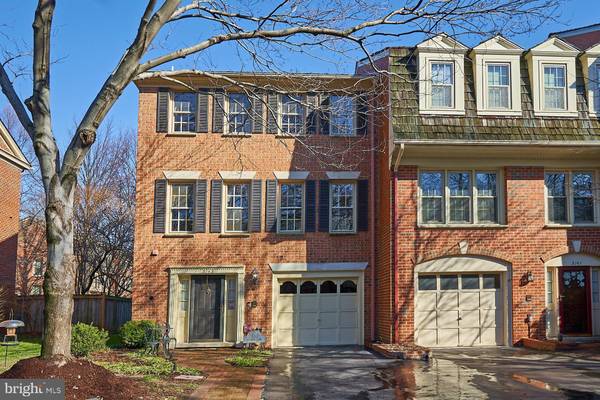 5143 WOODMIRE LN, Alexandria, VA 22311