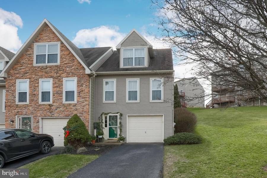 332 OAKRIDGE DR, Mountville, PA 17554