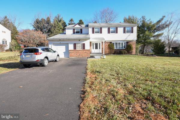 75 SUNSHINE RD, Southampton, PA 18966