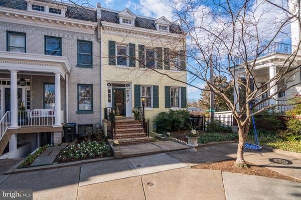 2242 HALL PL NW, Washington, DC 20007