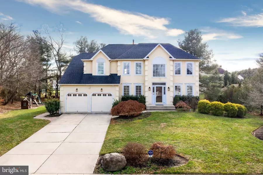 8 HILLTOP DR, Mount Laurel, NJ 08054