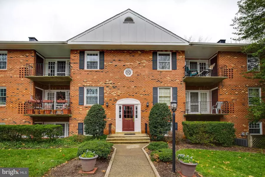 3830 LYNDHURST DR #103, Fairfax, VA 22031