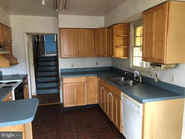 Maple Shade, NJ 08052,54 E GERMANTOWN AVE