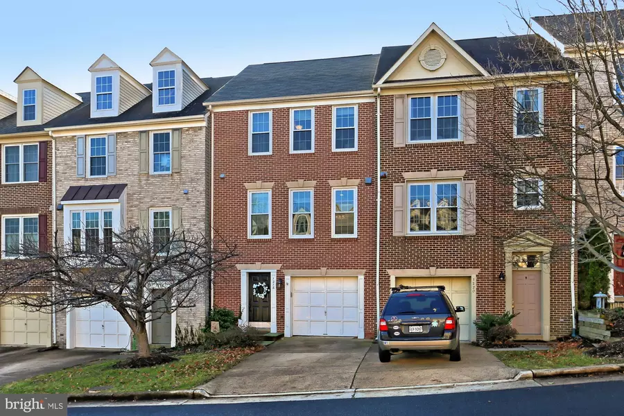 1218 QUAKER HILL DR, Alexandria, VA 22314