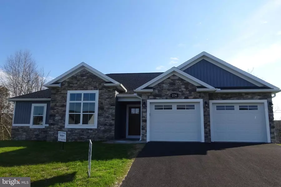 224 TOMS LN, Greencastle, PA 17225