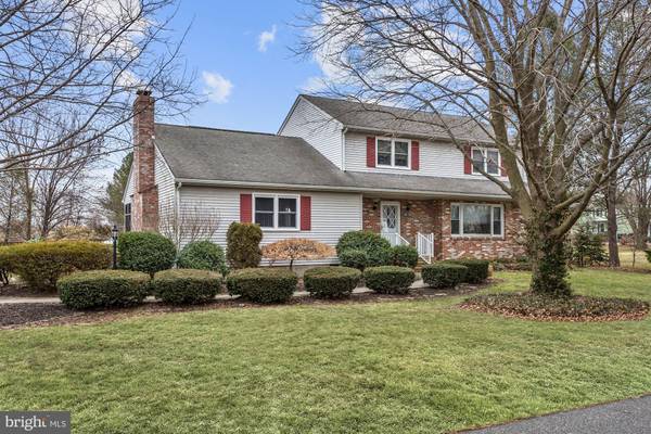 8 LOCUST AVE, Columbus, NJ 08022