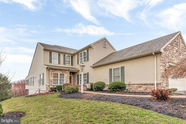 1736 STONE HILL DR, York, PA 17402