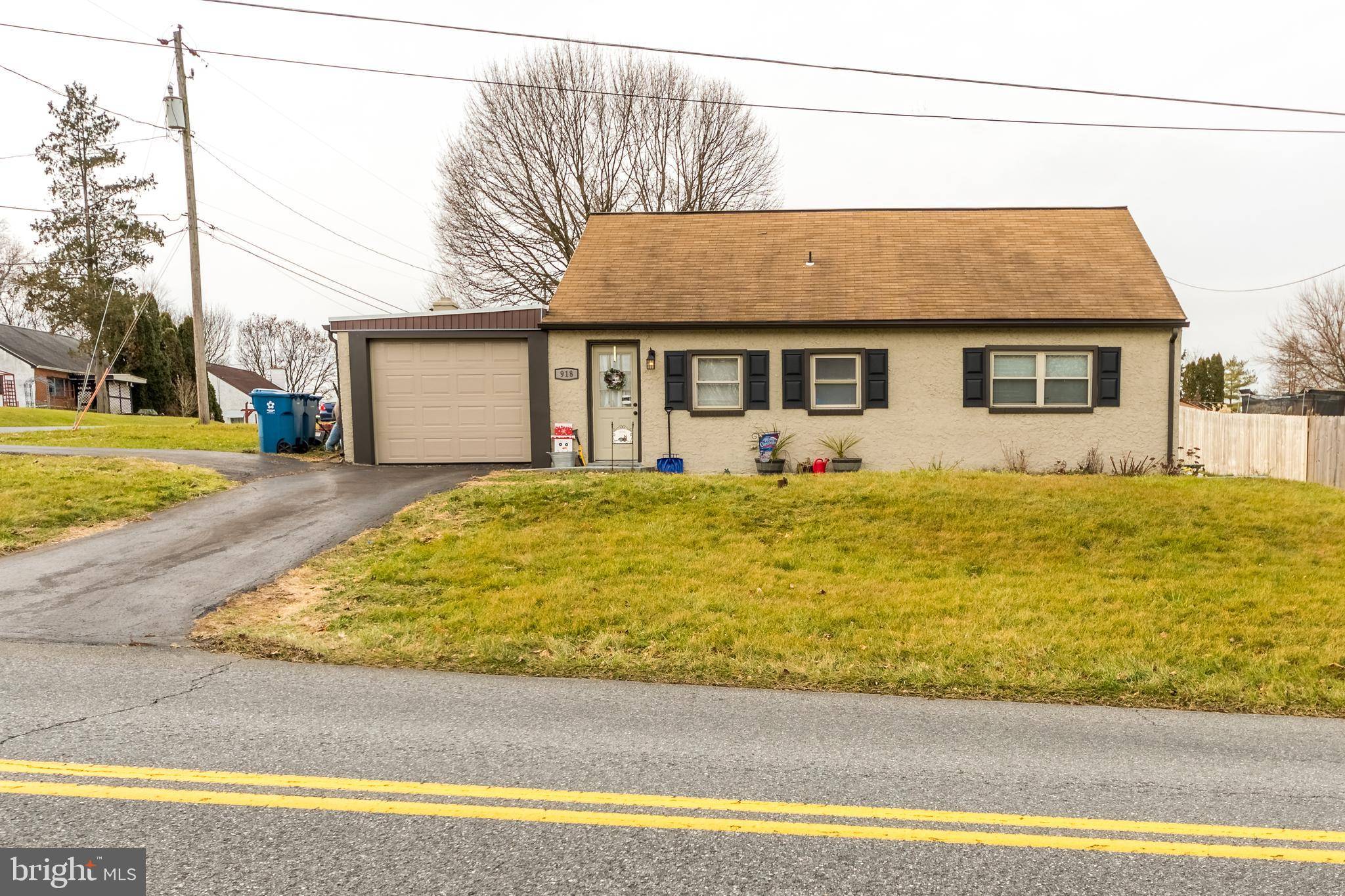 918 FARMDALE RD, Mount Joy, PA 17552