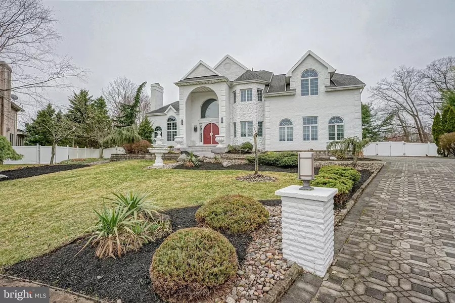 14 CARRIAGE HOUSE CT, Cherry Hill, NJ 08003