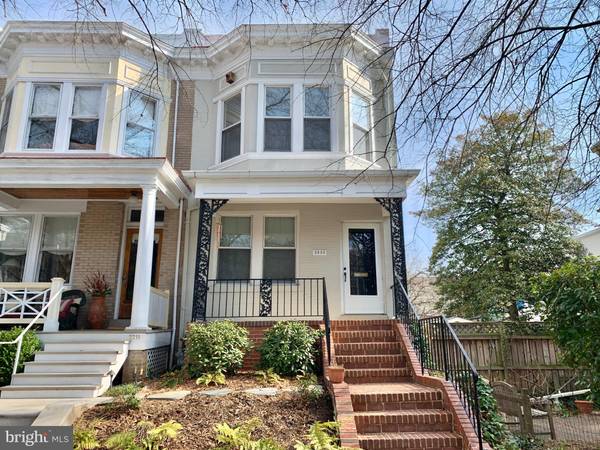 2209 HALL PL NW, Washington, DC 20007