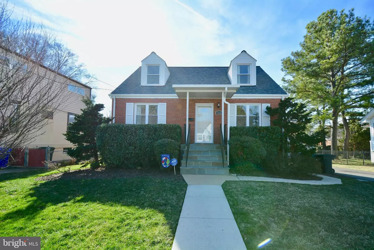 Arlington, VA 22202,916 18TH ST S