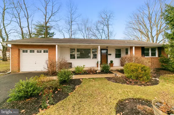 812 LOMBARDY DR, Lansdale, PA 19446