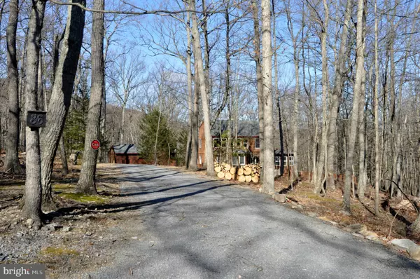 Berkeley Springs, WV 25411,86 SANDSTONE LN