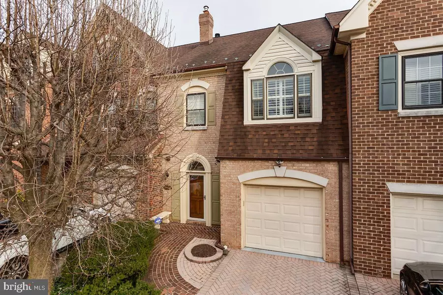 6305 CHAUCER VIEW CIR, Alexandria, VA 22304