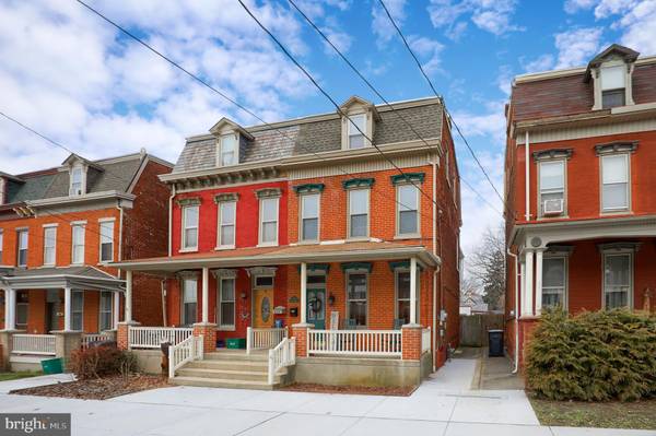 807 WALNUT ST, Columbia, PA 17512